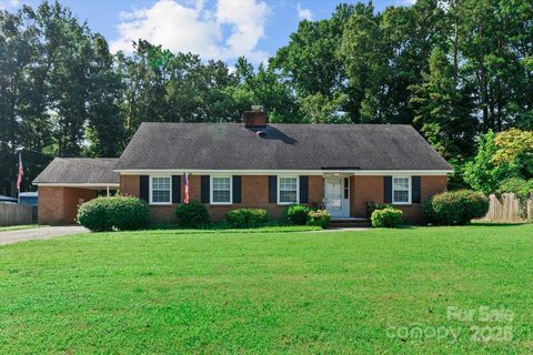 7628 Rolling Hill Road sold home in Lake Forest, Charlotte, NC