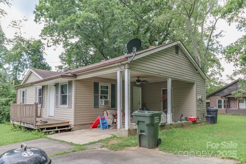 412 W Chestnut Drive sold home in Osceola Lake Park, Hendersonville, NC