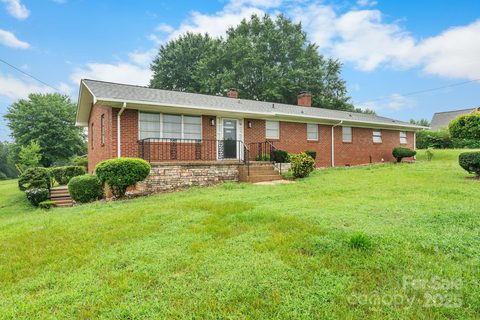 2761 Highland Avenue pending home in Meridian, Hickory, NC