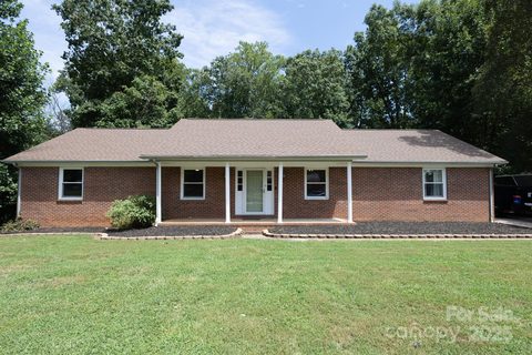 205 Dana Drive sold home in Stoneybrook, Salisbury, NC