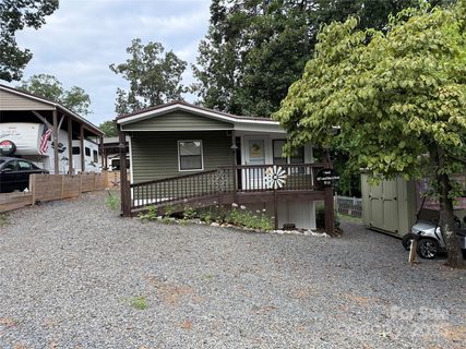 297 299 Lake Tillery Trail