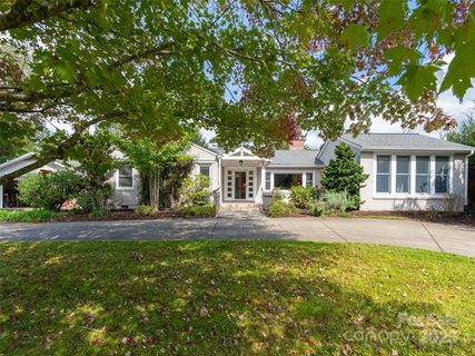 445 Lakeshore Drive