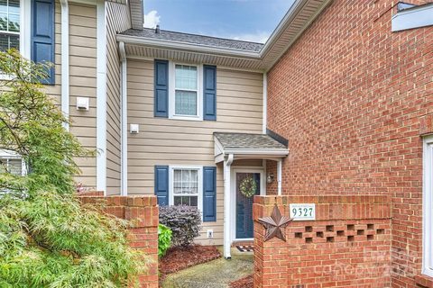 9327 S Vicksburg Park Court