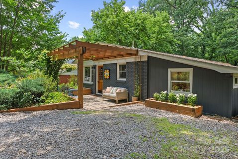 207 S Oconeechee Avenue sold home in Methodist Colony, Black Mountain, NC