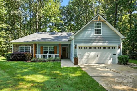 6205 Pamela Street sold home in Biltmore Park, Huntersville, NC