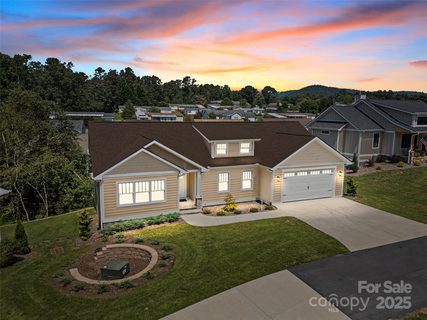 Homes in Olde Oak, Hendersonville