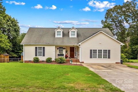 1829 Kenmore Drive sold home in Beverly Heights, Statesville, NC