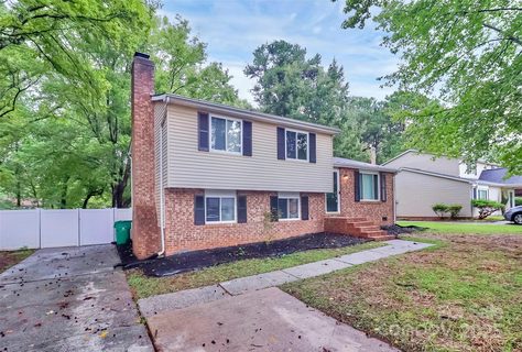 6230 Holly Knoll Drive sold home in Holly Hills, Charlotte, NC