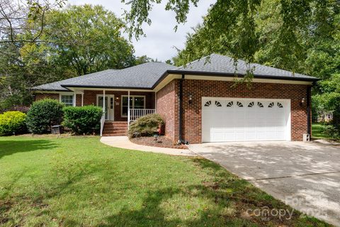 8282 Scarlet Oak Court sold home in The Oaks Estates, Harrisburg, NC