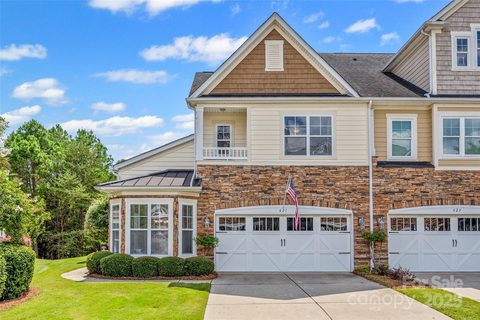 621 Sunfish Lane sold home in Lake Shore On Lake Wylie, Tega Cay, SC