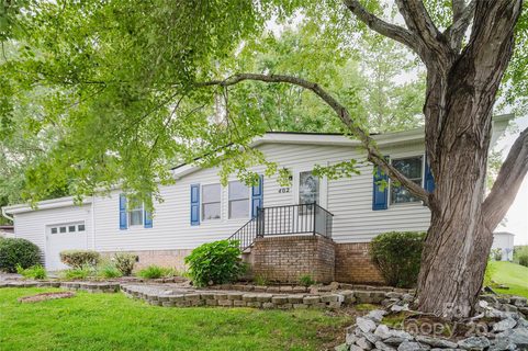 402 Deerfield Court sold home in Cumberland Village, Hendersonville, NC