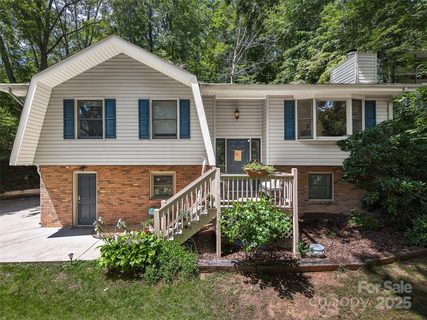 675 Nellie John Drive sold home in Dogwood Acres, Clyde, NC