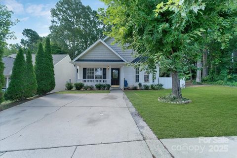 8421 Kings Creek Drive sold home in Kings Creek, Charlotte, NC