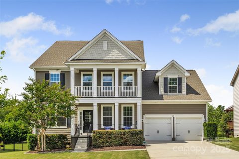 270 Sweet Briar Drive sold home in The Retreat At Rayfield, Fort Mill, SC