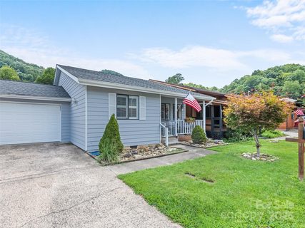 106 Market Street sold home in Village Glen, Maggie Valley, NC