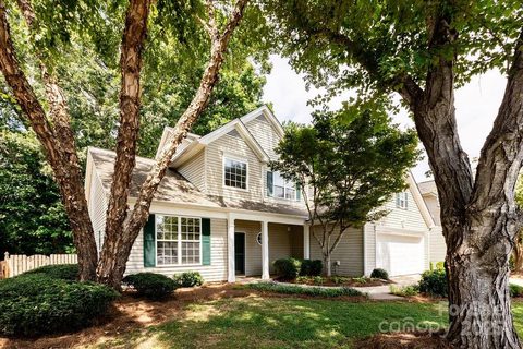221 Glenmoor Court sold home in Poplar Woods, Concord, NC