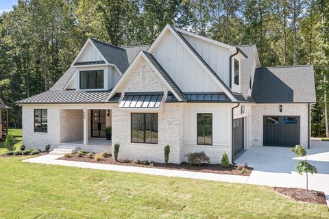 142 Castleview Lane sold home in Davidson Downes, Mooresville, NC