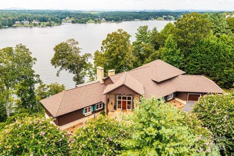 833 36th Avenue Place sold home in Governors Harbour, Hickory, NC