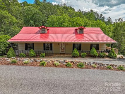 300 Dogwood Lane sold home in Rolling Hills Estate, Burnsville, NC