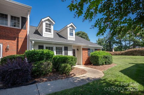 10935 Winterbourne Court sold townhome in Kensington At Raintree, Charlotte, NC