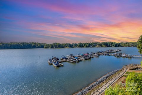 7332 Lake Front Drive sold home in Emerald Point, Charlotte, NC