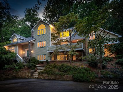 52 Robinhood Road active home in Sherwood Heights, Asheville, NC