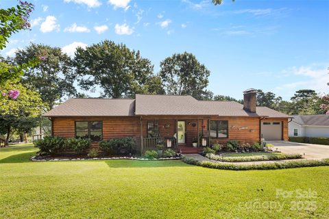 4920 Surfwood Drive sold home in Moonlite Bay, Sherrills Ford, NC