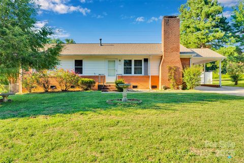 922 Holly Drive sold home in Fern Forest, Gastonia, NC