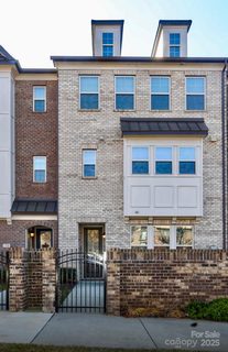 1336 E Woodlawn Road sold townhome in Townes At Montford Park, Charlotte, NC