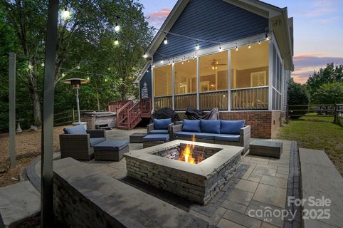 342 Shoreline Parkway