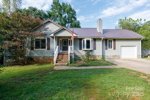 200 Nottingham Drive sold home in English Garden Park, York, SC