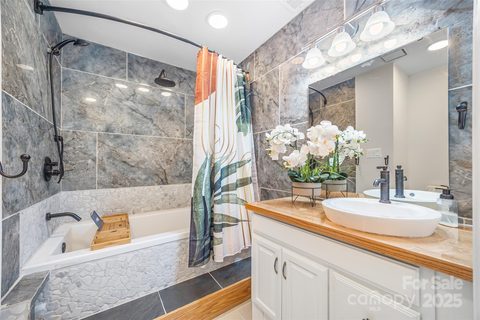 2710 Von Thuringer Court sold townhome in Thuringer Court, Charlotte, NC
