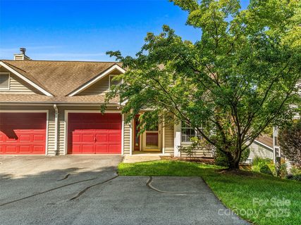 725 N Park Place sold townhome in Laurel Park Place, Hendersonville, NC