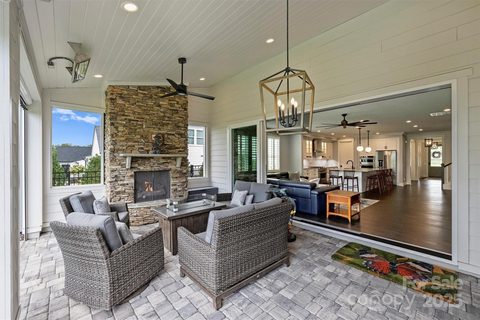 14128 Pinoli Pine Circle sold home in Oak Farm, Huntersville, NC