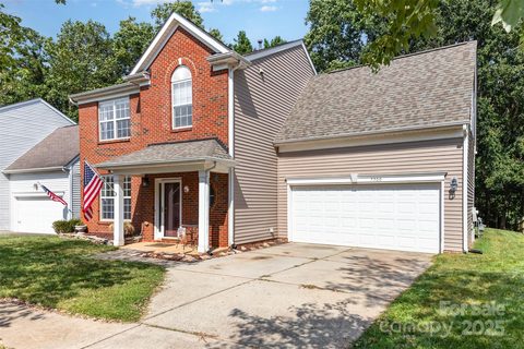 7900 Rolling Meadows Lane sold home in Stonegate Farms, Huntersville, NC