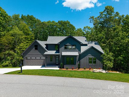 611 Crystal Heights Drive sold home in Crystal Heights, Hendersonville, NC