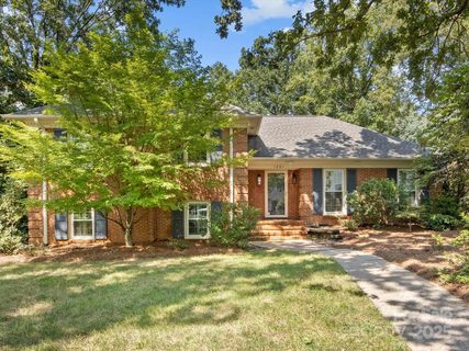1201 Squire Drive