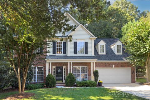 425 Gilchrest Circle sold home in Matthews Estates, Matthews, NC