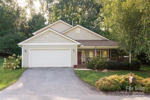 72 Edge Water Lane sold home in Glens Of Aberdeen, Mills River, NC