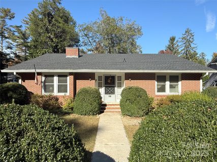 371 Kinross Drive sold home in Bonclarken, Flat Rock, NC