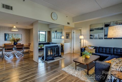 303 Sugar Top Drive active home in Sugar Top Resort Condominium, Sugar Mountain, NC