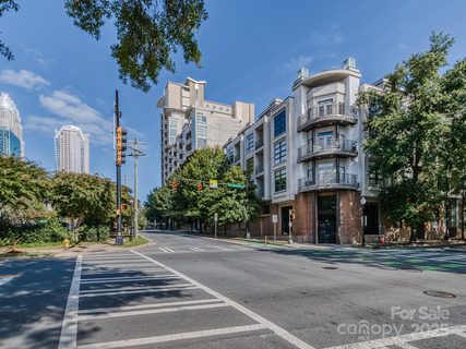 525 E Sixth Street pending home in Court 6, Charlotte, NC