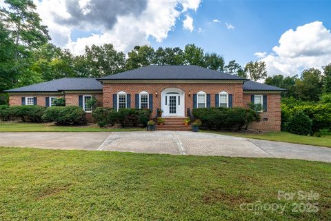 124 Windsor Greene Drive active home in Windsor Greene, Monroe, NC