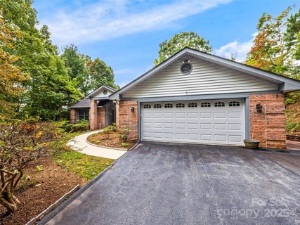 811 Sunlight Ridge sold home in The Ledges Of Hidden Hills, Hendersonville, NC