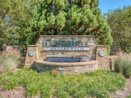 3512 Aqua Point Drive