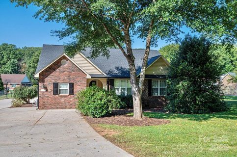 1751 Knights Drive sold home in Cameron Heights, Denver, NC