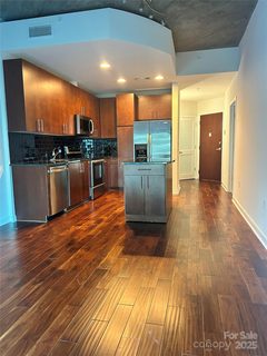 210 N Church Street active home in Avenue Condominiums, Charlotte, NC