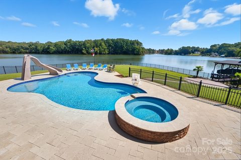 8424 Catawba Cove Drive sold home in Lake Wylie, Belmont, NC