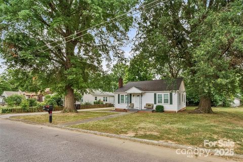 1245 Mitchell Avenue sold home in Oakland Heights, Statesville, NC
