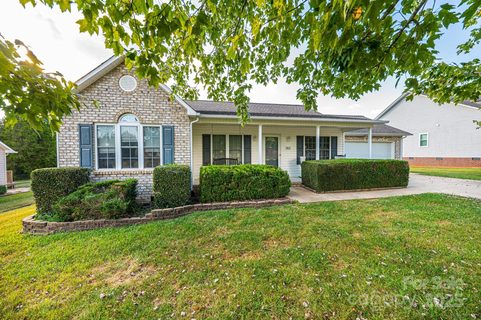 1462 Farmington Hills Drive sold home in Farmington Hills, Conover, NC